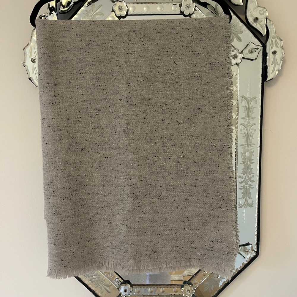 Club Monaco Gray Speckled Scarf